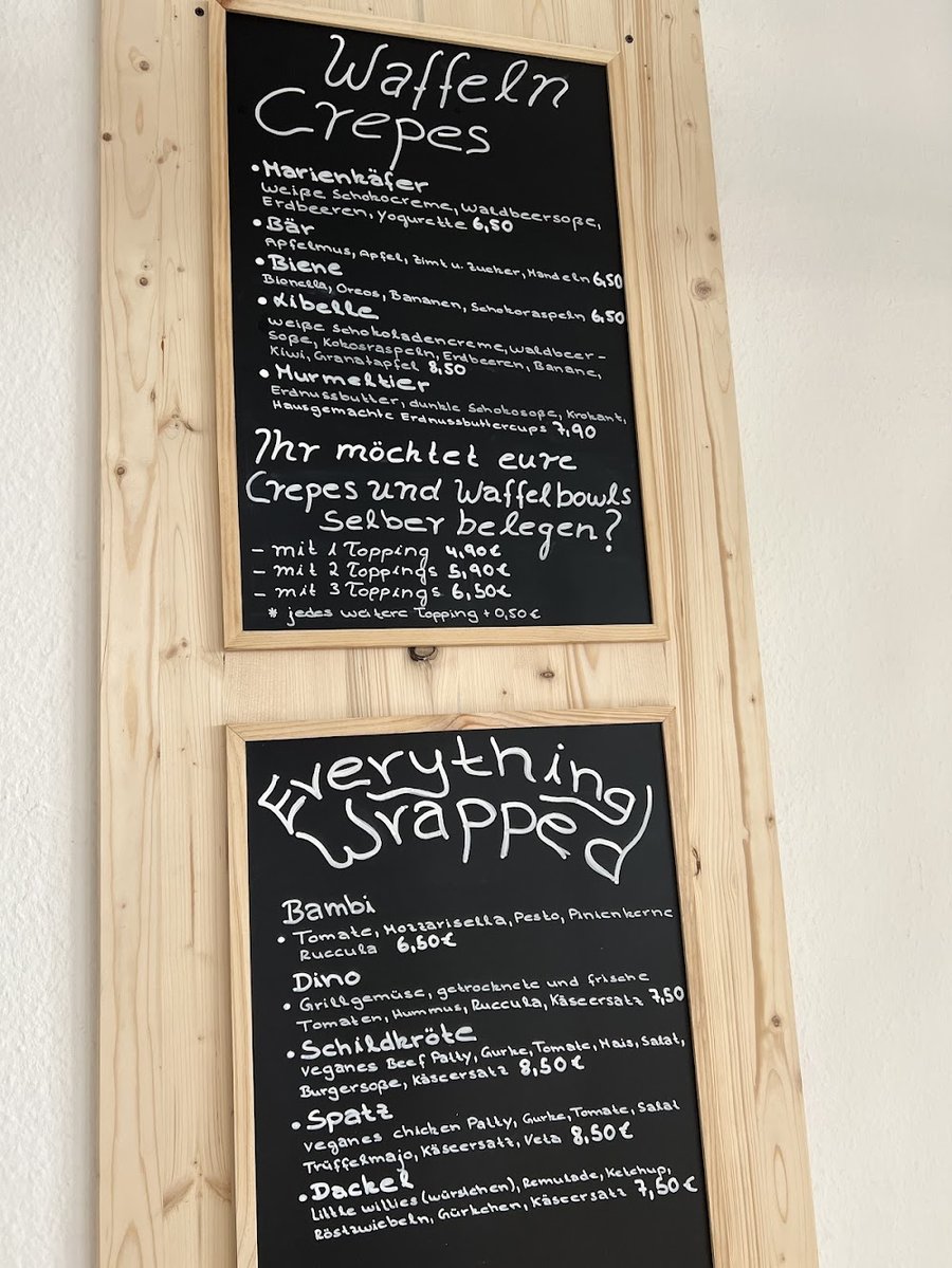 Gemütliche Schaukel-Lounge im Tjorvi's Kiel